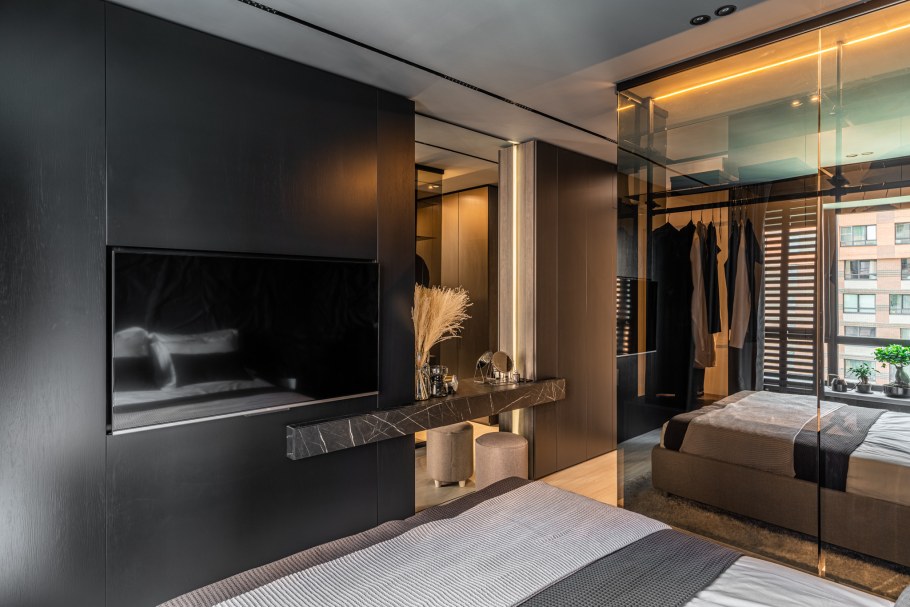 Квартирный вопрос черные комнаты- с зеркалами с стеклянной крышей