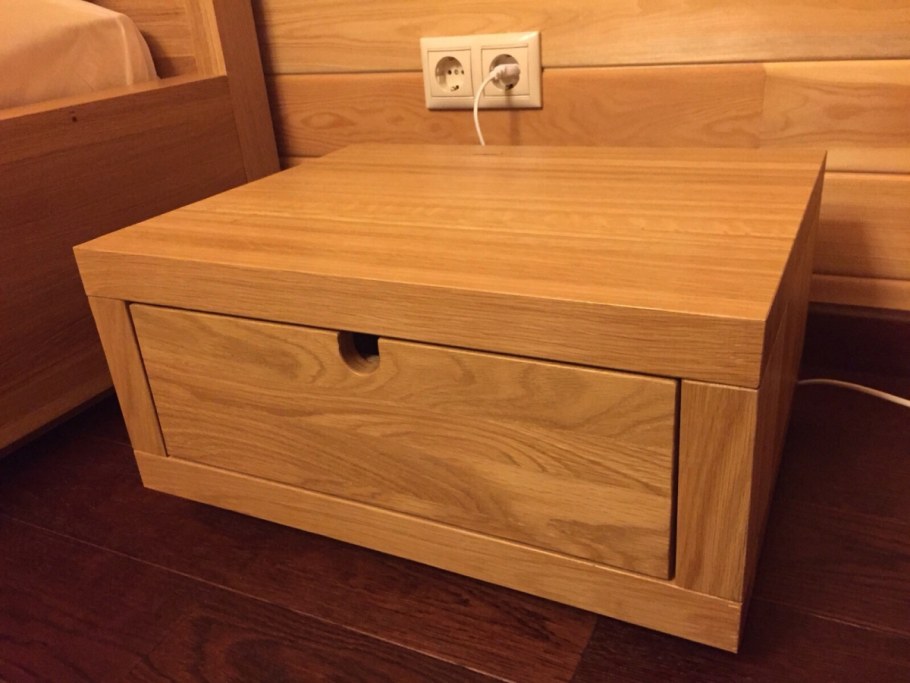 Прикроватная тумба из мебельного щита