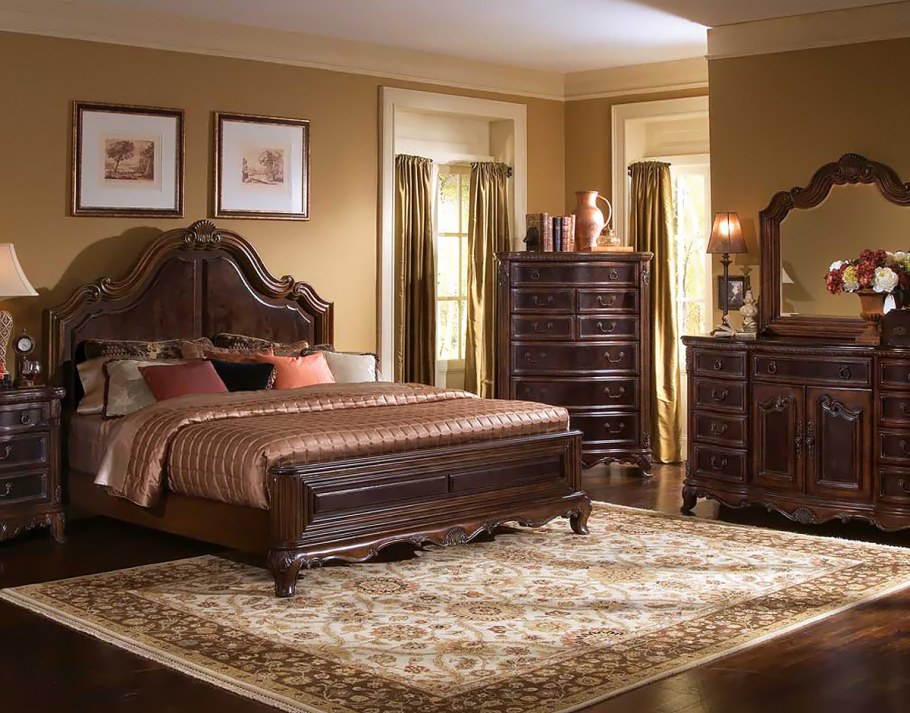 Спальня в классическом стиле с коричневой мебелью