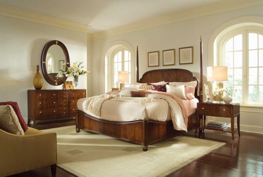 Коричневая классическая мебель в интерьере спальни