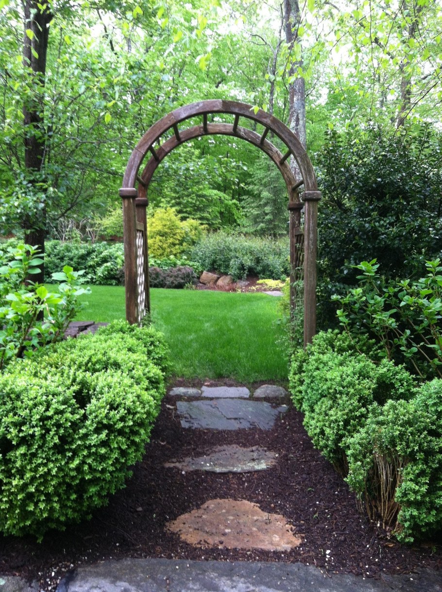Арка на дачном участке