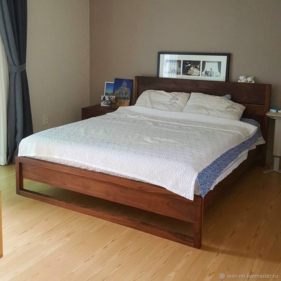 Кровать из массива в скандинавском стиле