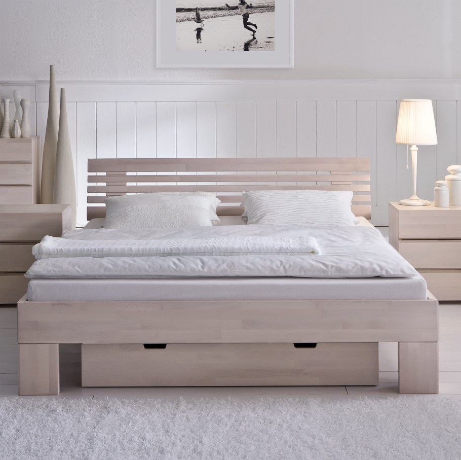 Двуспальная кровать