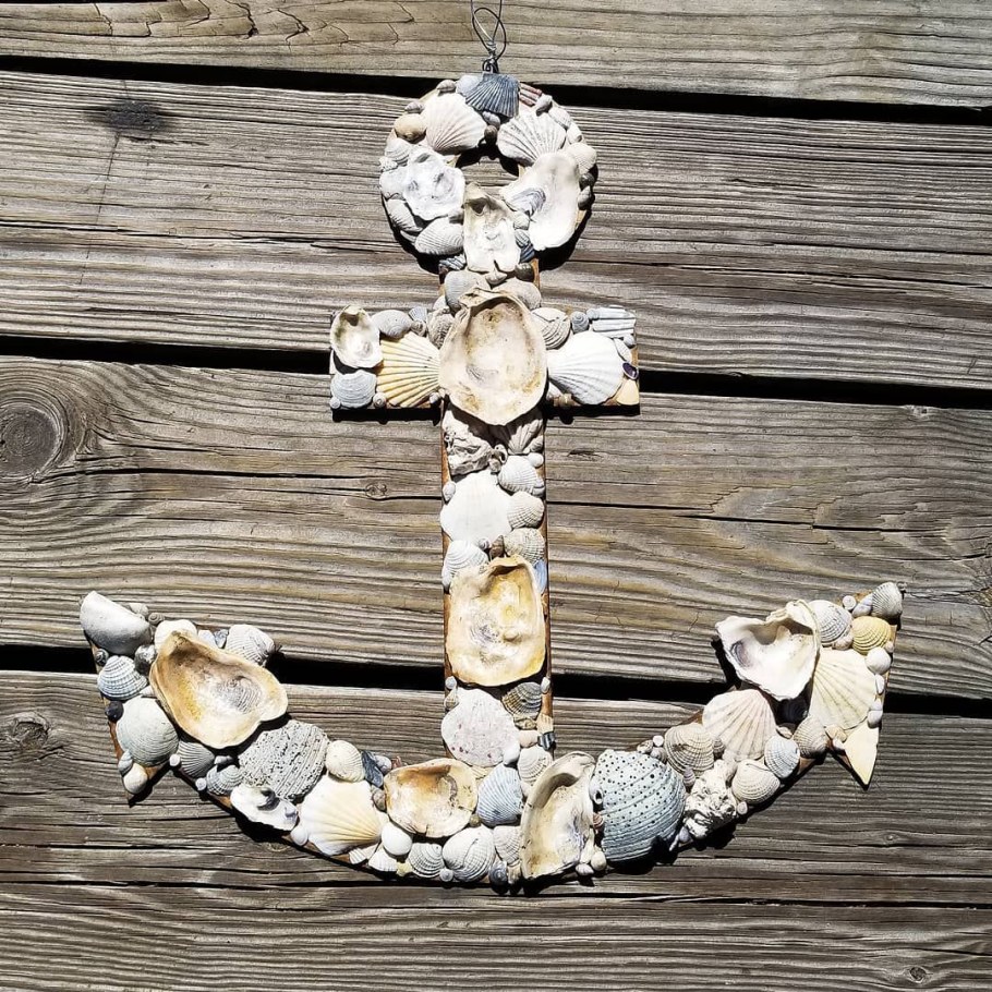 Декор из ракушек на даче
