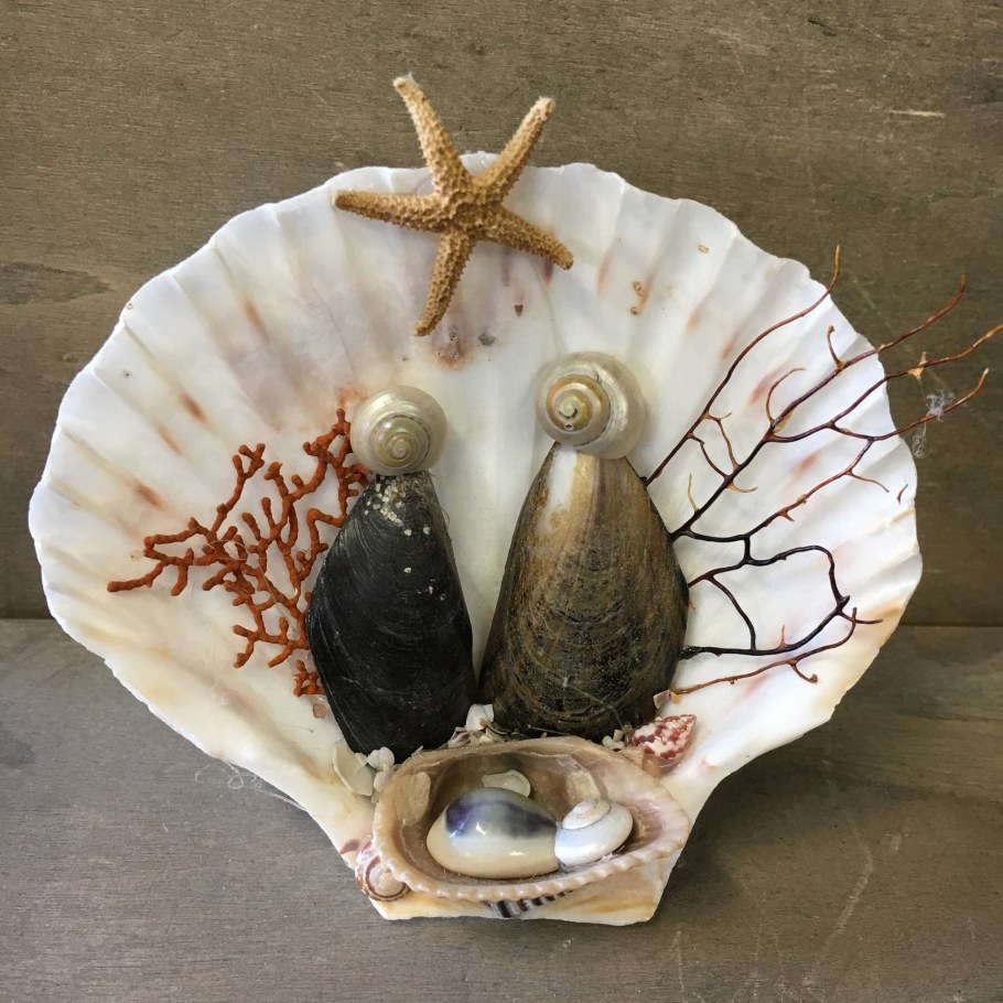 Декор из раковин устриц