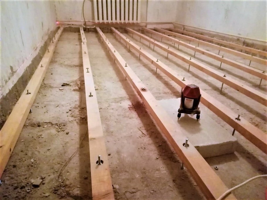 Демонтаж деревянного пола на лагах