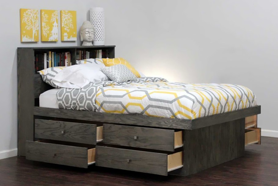 Кровать с выдвижными ящиками