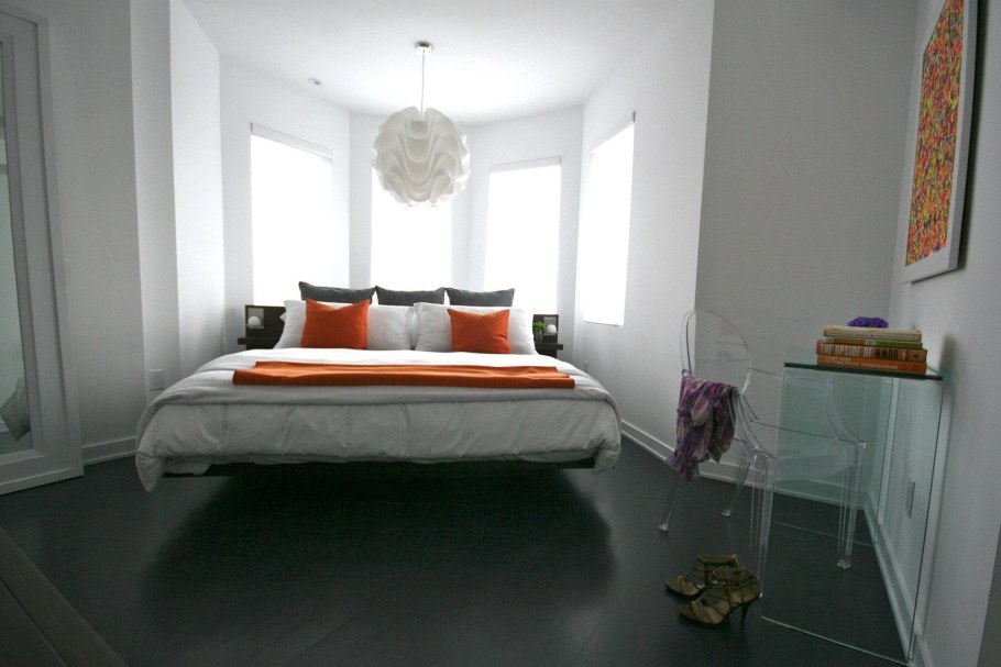 Спальня в эркерной комнате