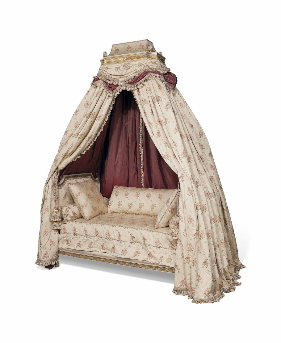 Кровать с балдахином 18 век