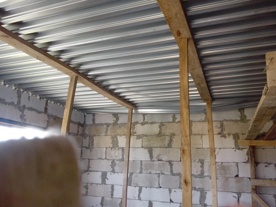 Профлист для перекрытий подпорки