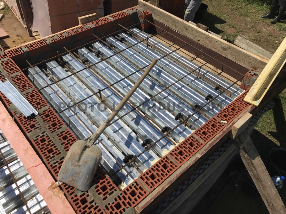 Пол по профлисту монолит