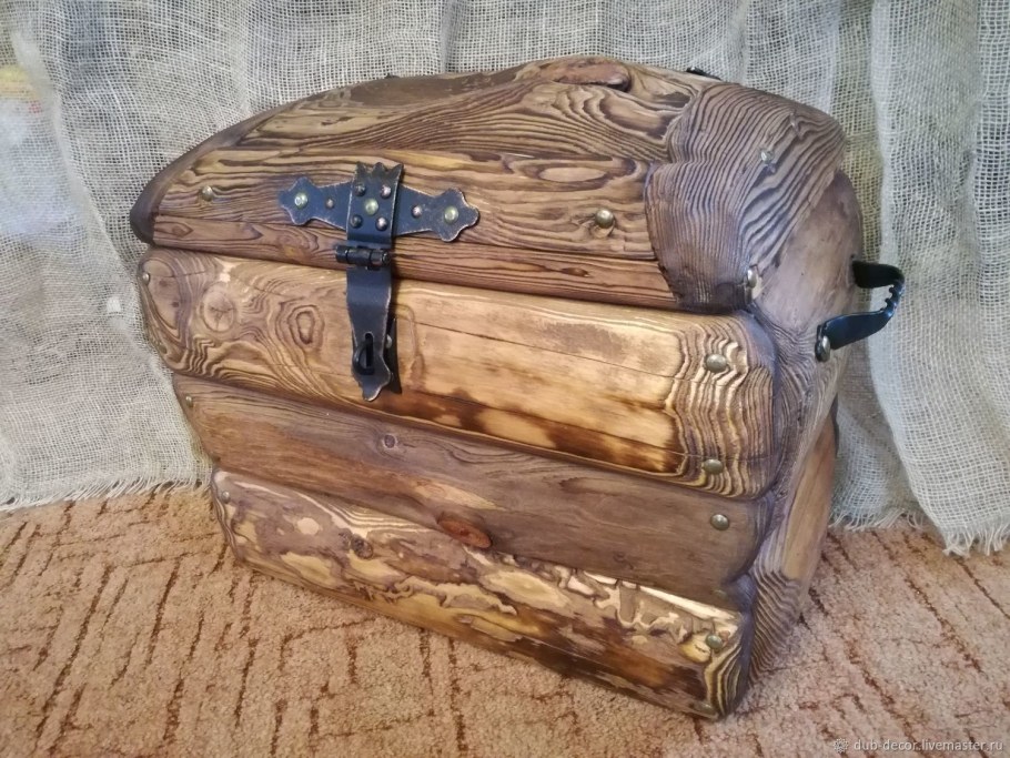 Прикроватный сундук
