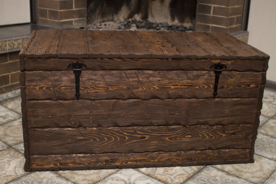 Сундук напольный деревянный