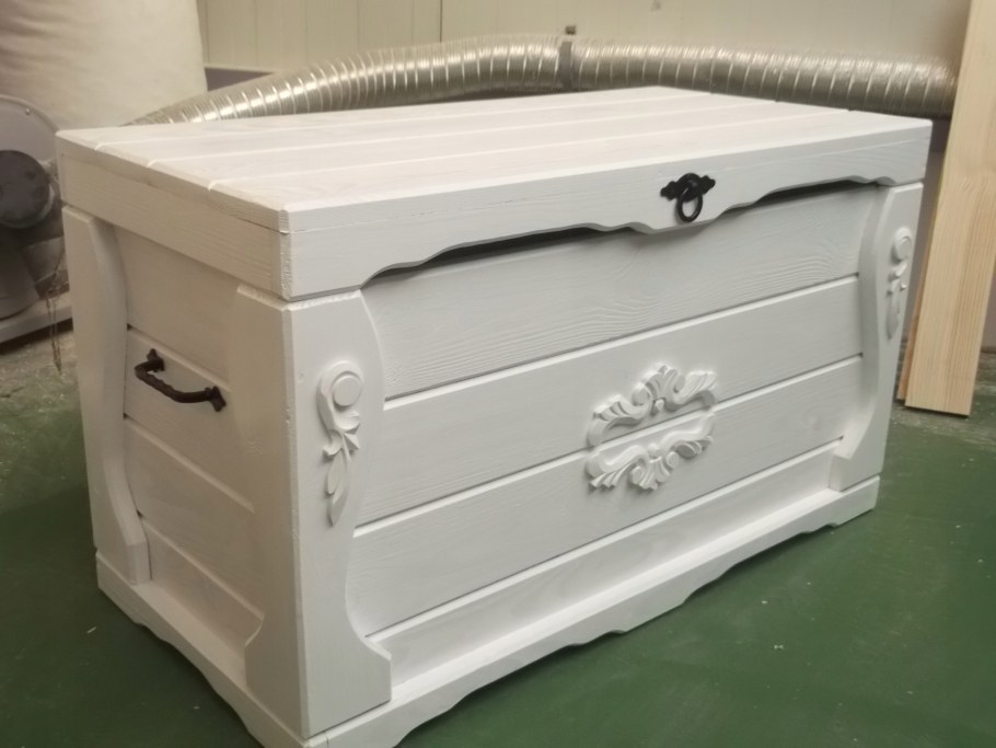 Сундук деревянный белый