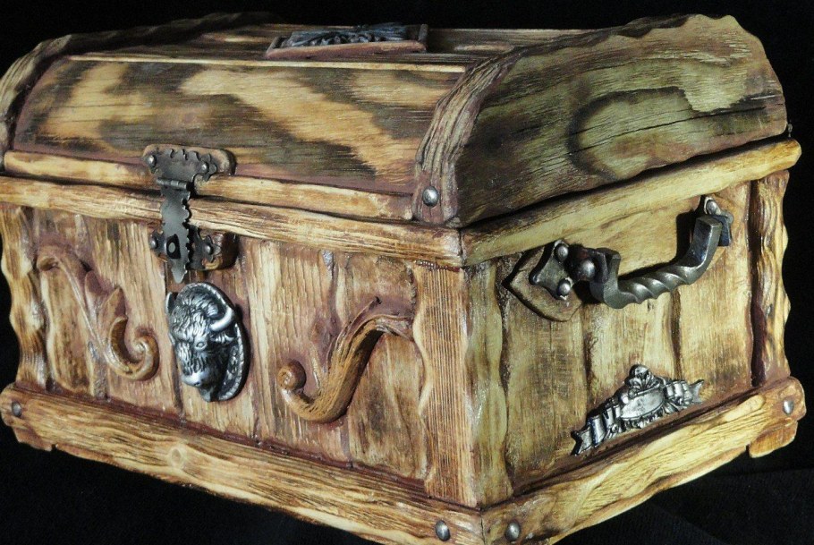 Шкатулка сундук из дерева