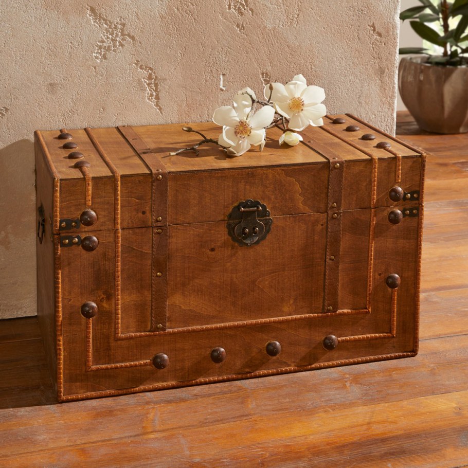 Сундук декоративный