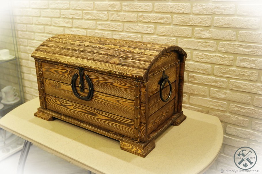 Сундук из лиственницы