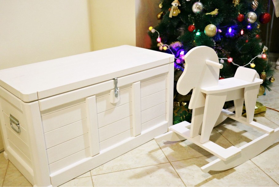 Сундук напольный деревянный