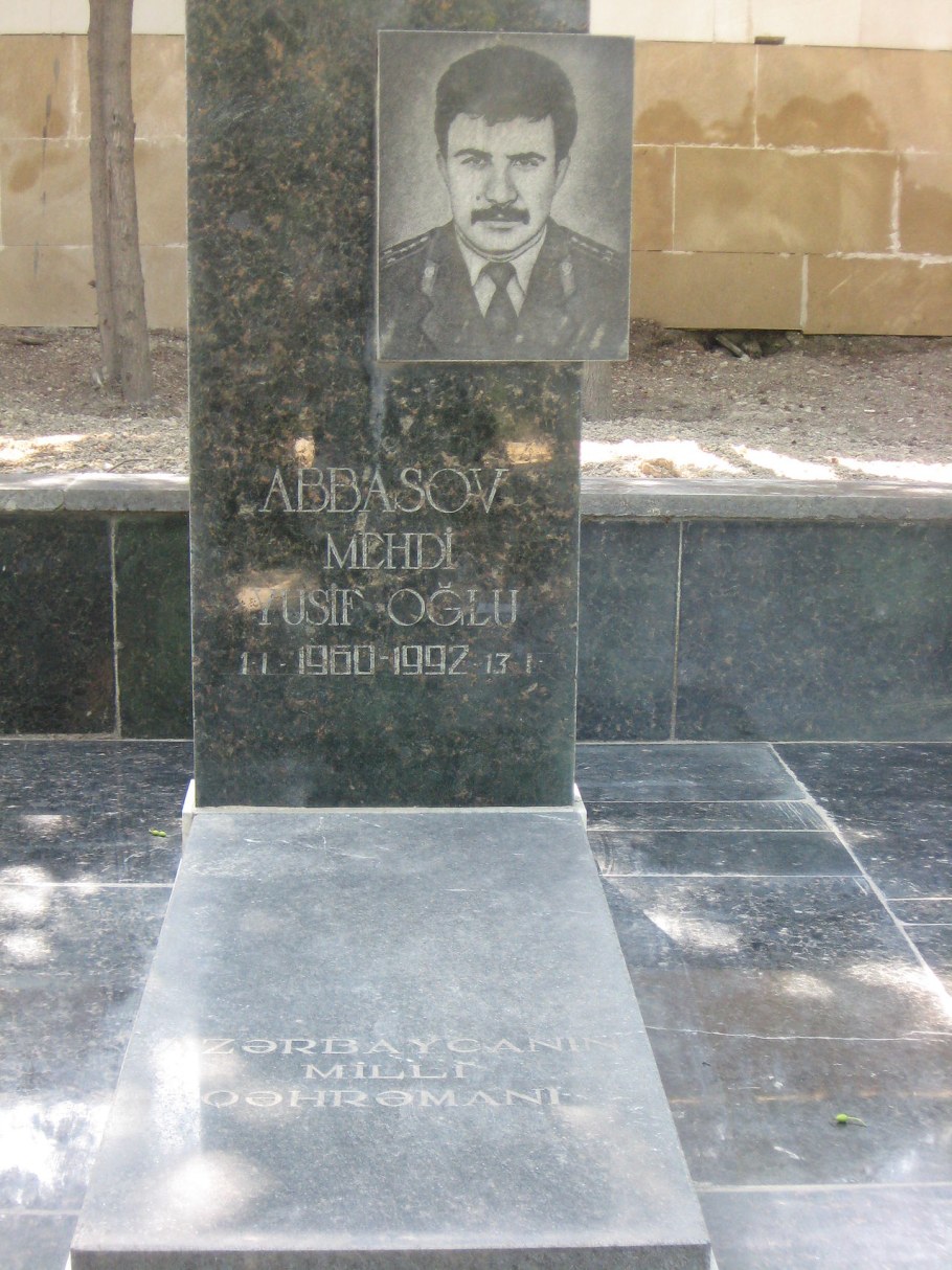 Могила Мехти Гусейнзаде