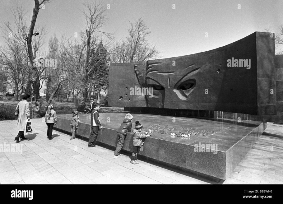 Памятник Зорге в Баку