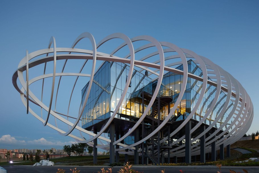 Эллиптический параболоид в архитектуре