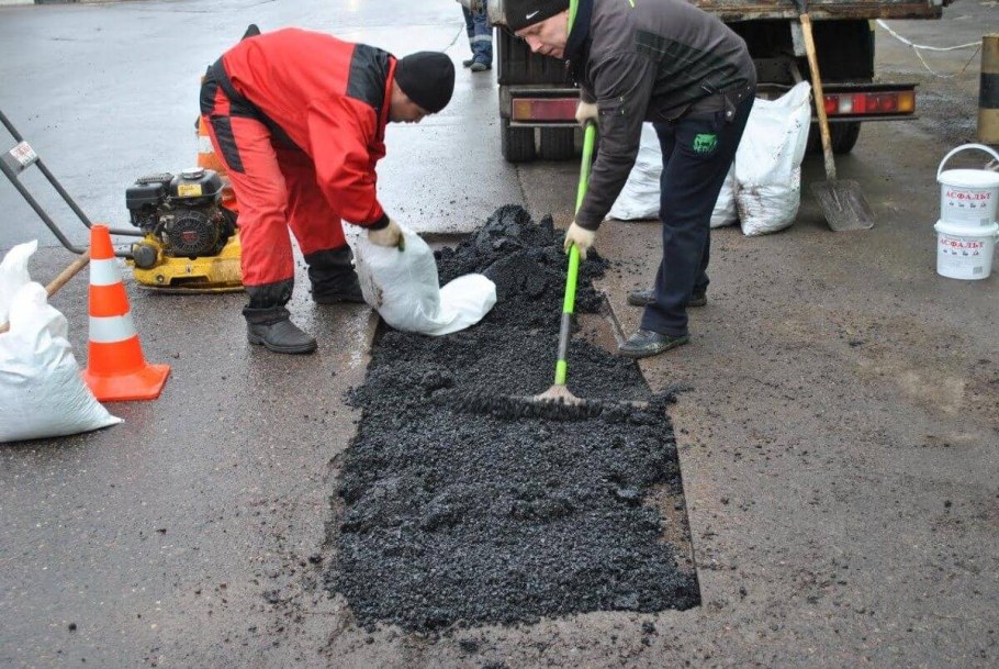 Укладка холодного асфальта