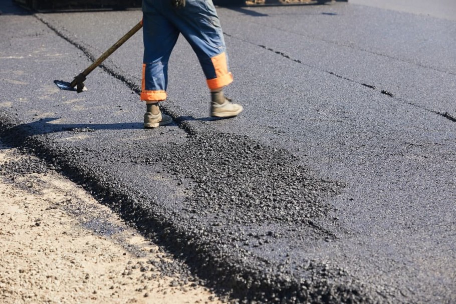 Укладка холодного асфальта