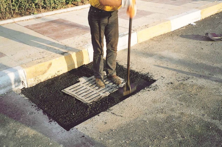 Укладка холодного асфальта