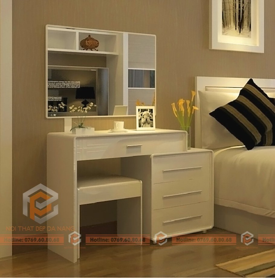 Прикроватный туалетный столик