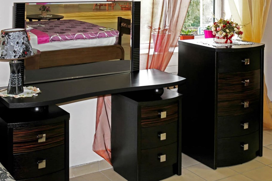 Компьютерный стол -комод с зеркалом