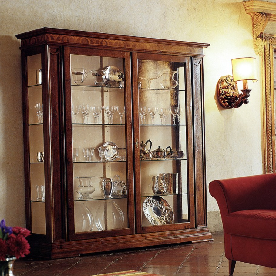 Витрина большая стеклянная под классику