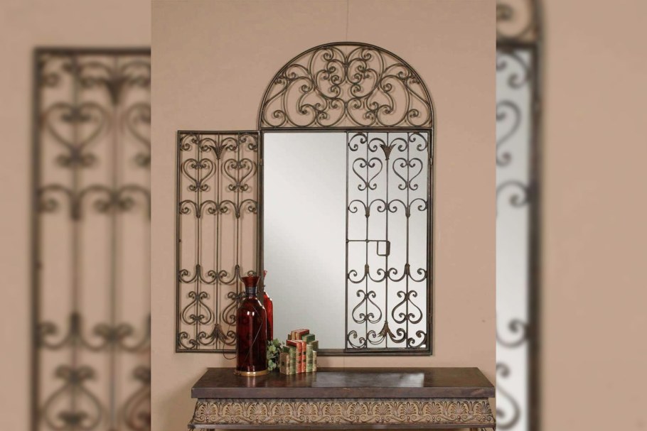 Ворота с зеркальными вставками