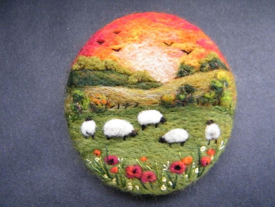 Пейзажные броши из шерсти