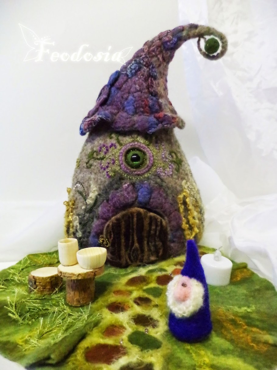 Авторская игрушка из шерсти домики