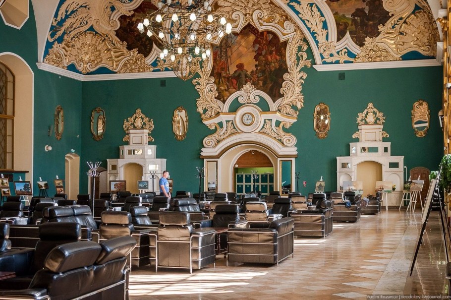 Казанский вокзал внутри