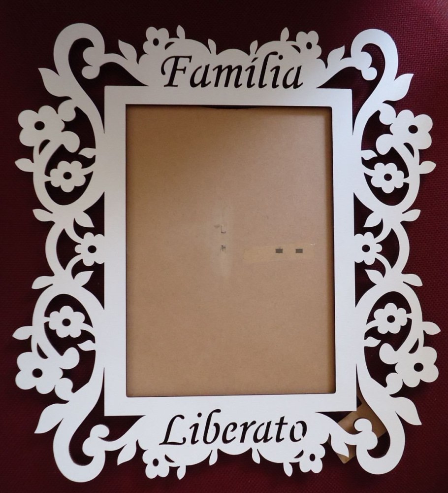 Вырезать рамку из дерева