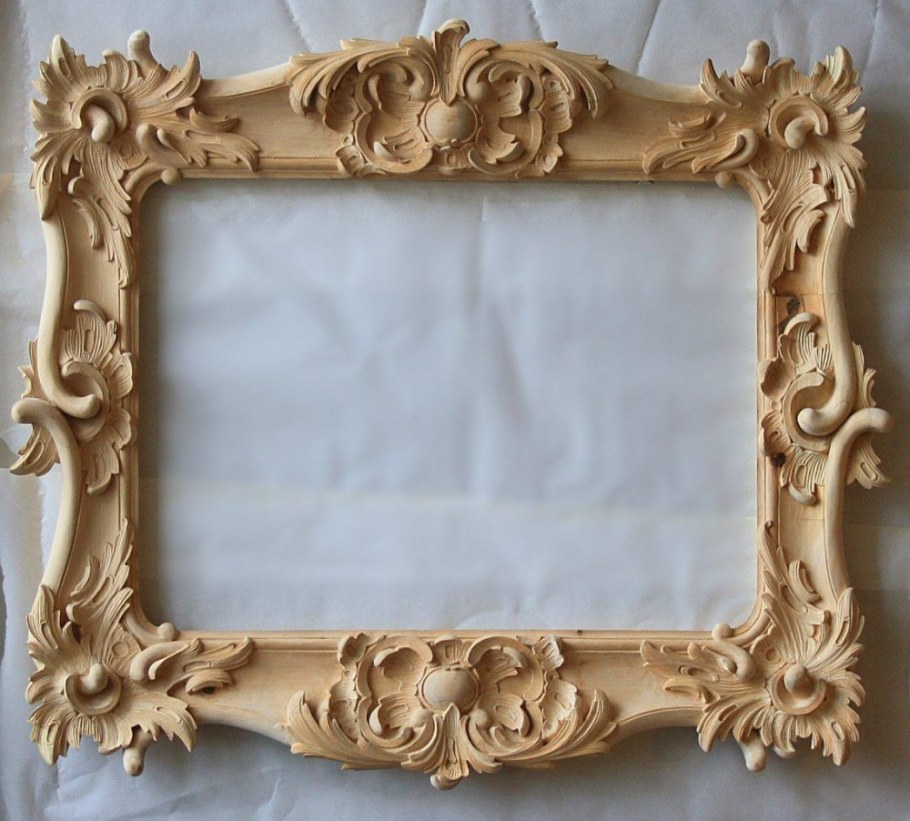 Резная деревянная рама для зеркала
