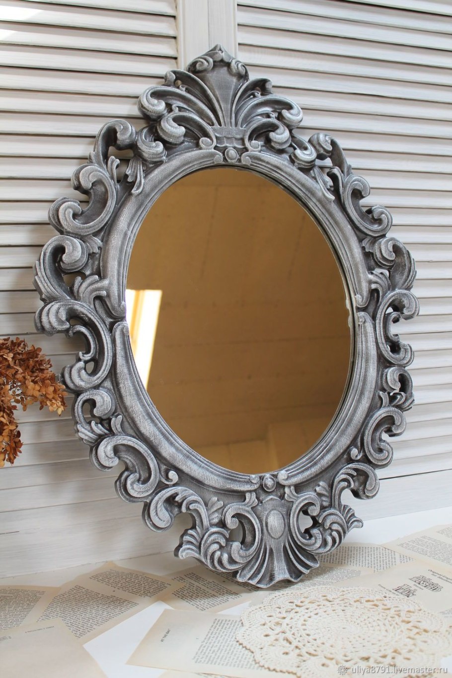 Резное зеркало