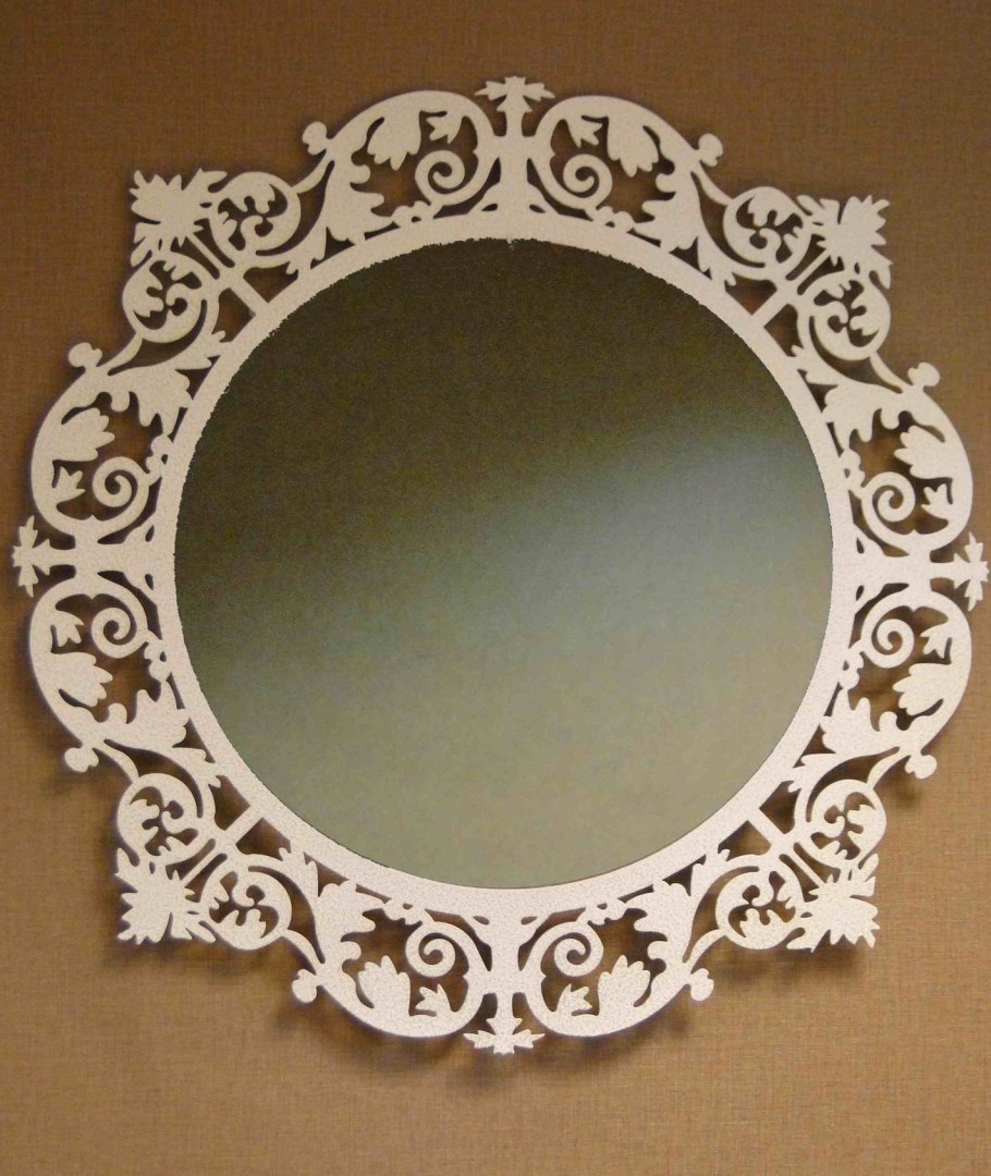 Вырезная рамка для зеркала
