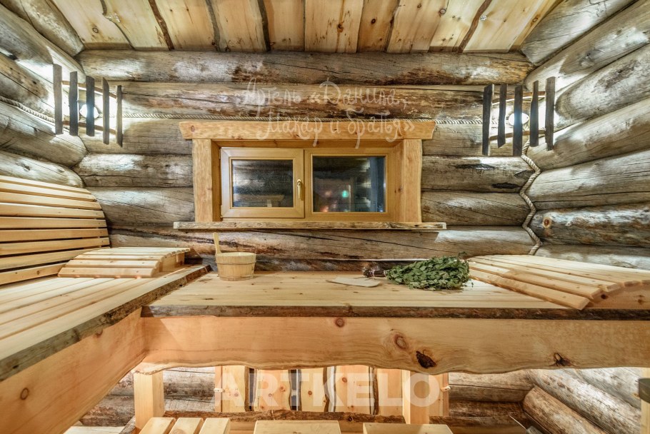 Интерьер бани из бревна