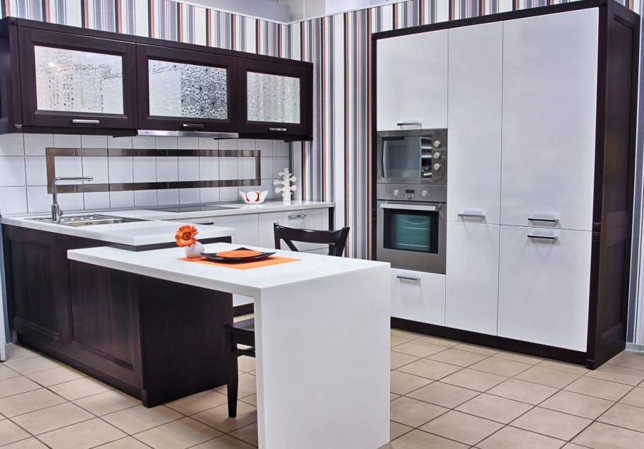 Кухня Модерн с барной стойкой