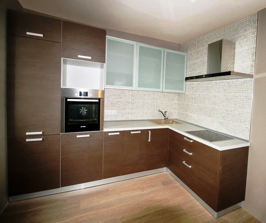 Кухня с фасадами из ЛДСП Эггер