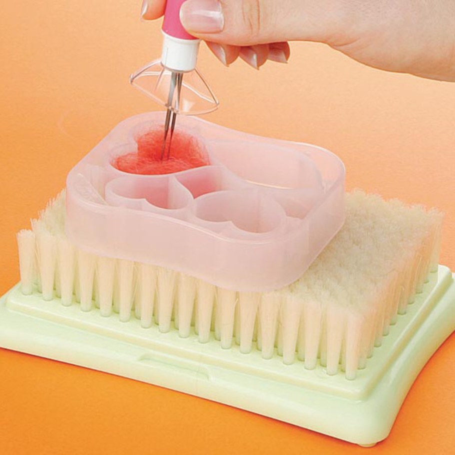 Щеточка Clover для фильцевания