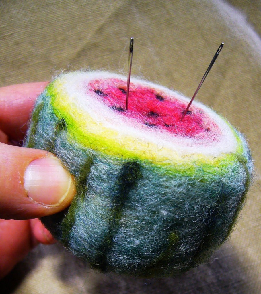 Игольница валянием