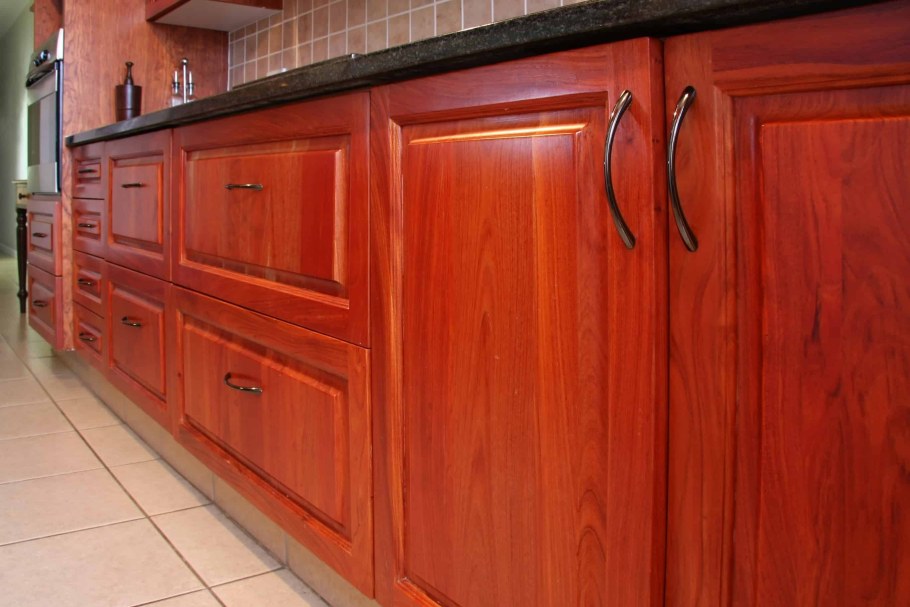 Кухонные фасады покрытые лаком