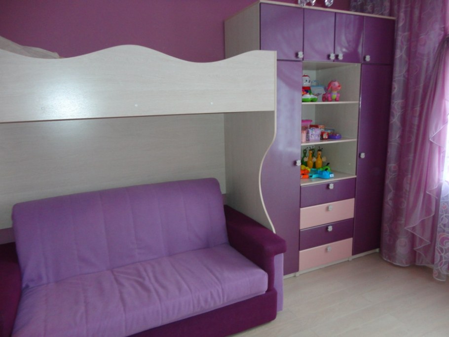 Двухэтажная кровать с диваном