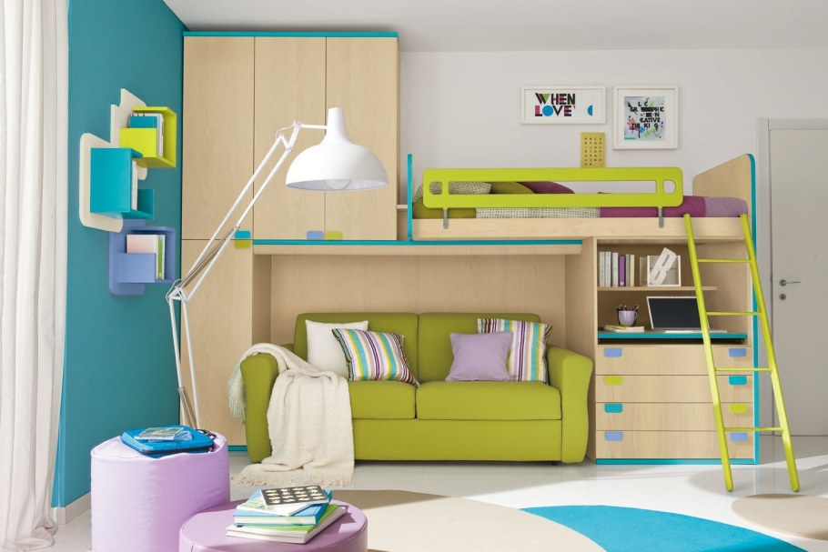 Детская комната с кроватью чердаком и диваном