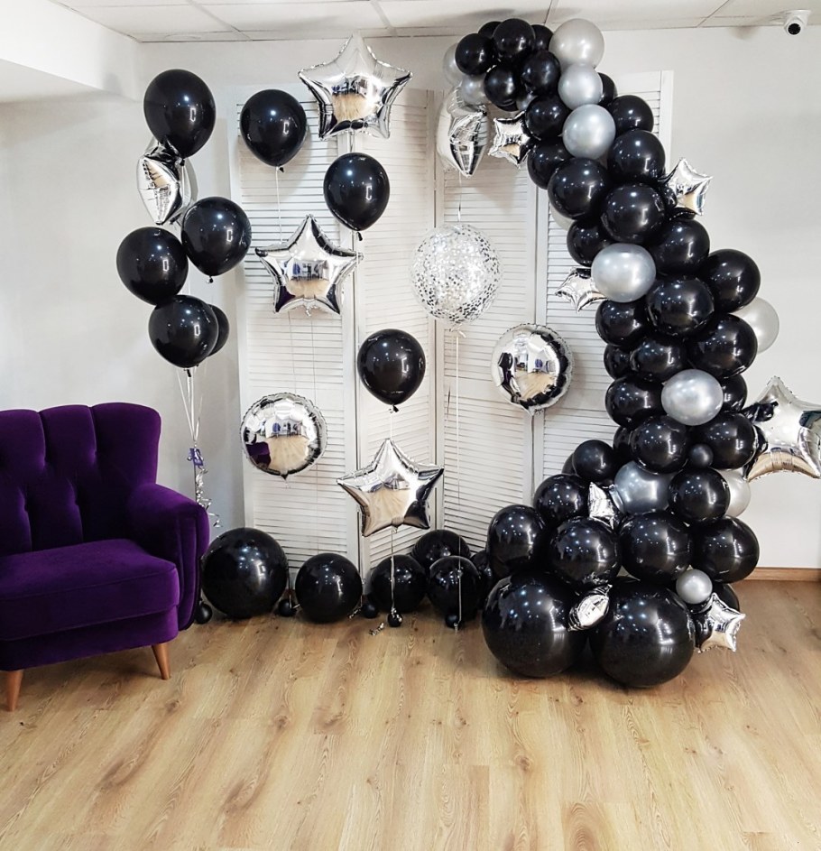 Фотозона с разнокалиберной гирляндой