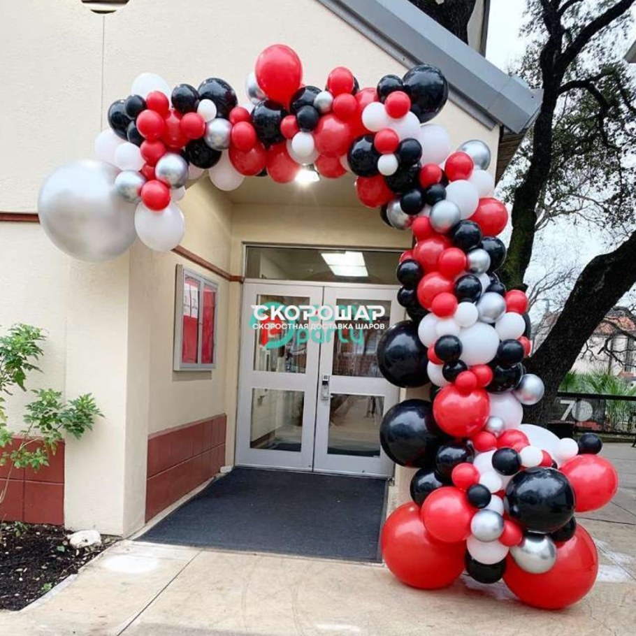 Разнокалиберная гирлянда красно белая