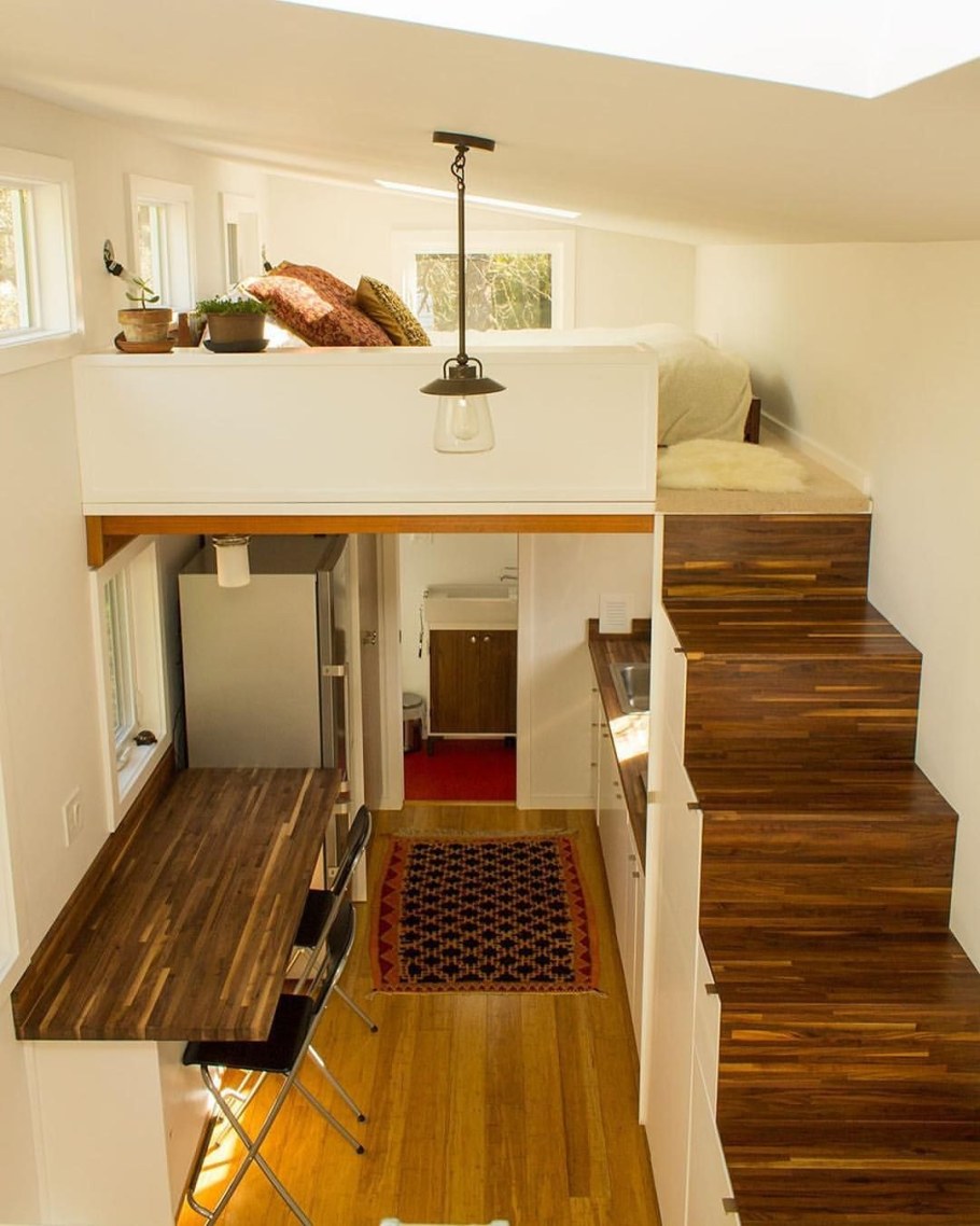 Компактный домик в два уровня